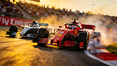 F1赛车比赛中维斯塔潘超车瞬间